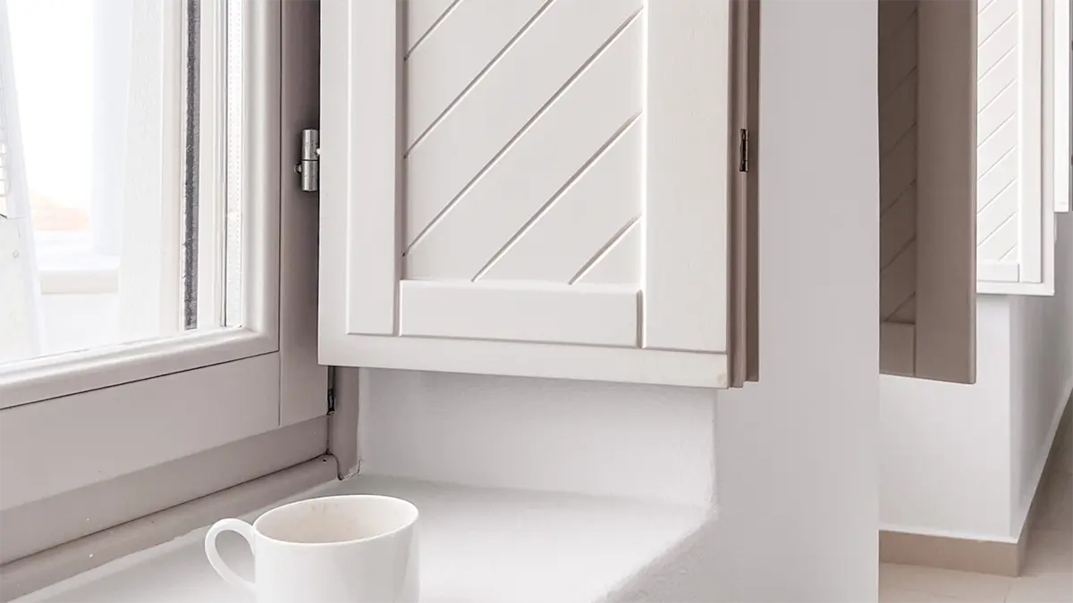 Nazomerochtend met raamlicht —start van een werkleven dat bij je past.